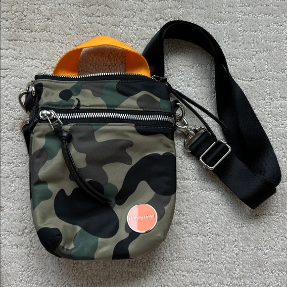 Shorty love Camouflage Crossbody Bag with Black Strap - Picture 2 of 5